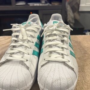 Adidas (superstar)